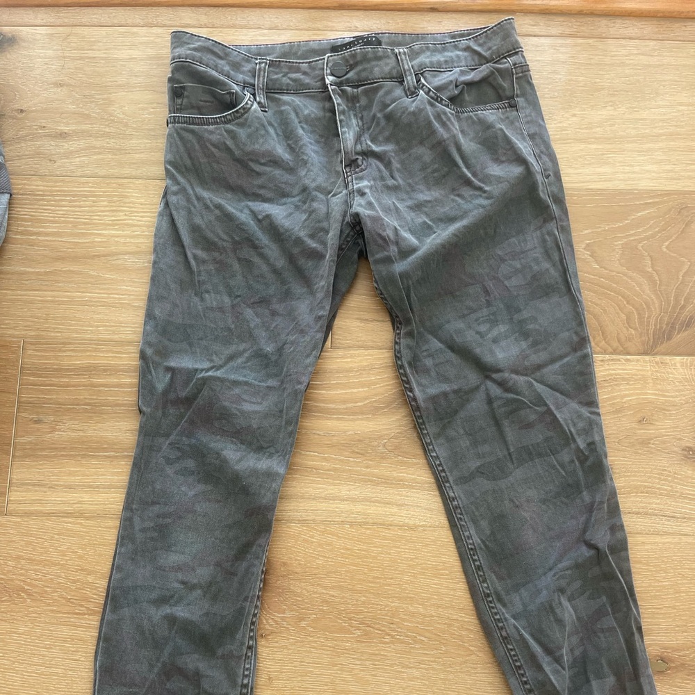 Sanctuary Grey Camo pants size 28